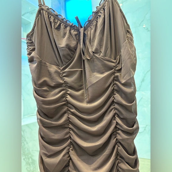 NWT H&M women’s ruched brown party / going out dress! NEW - Picture 3 of 5